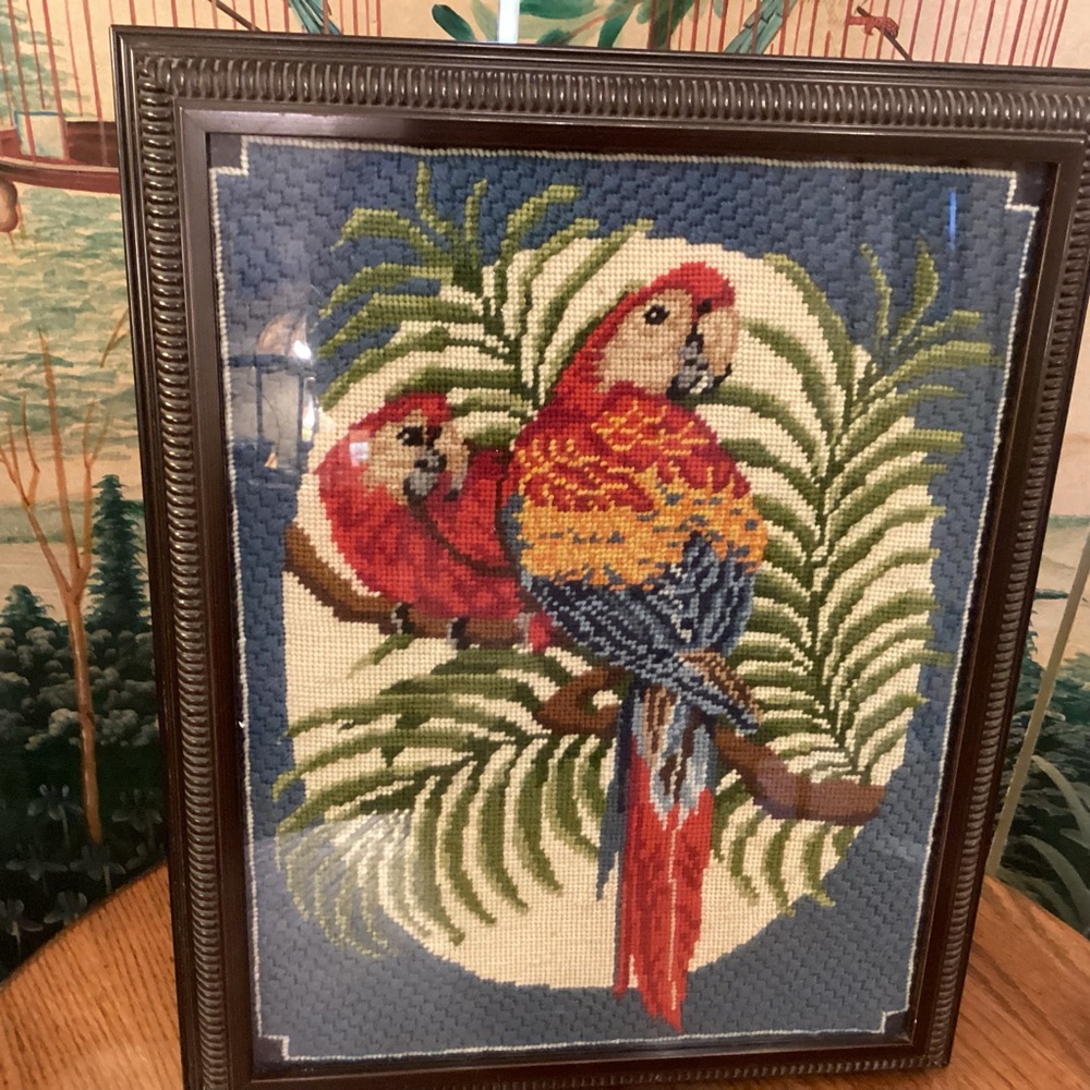 1980s crewel needle point of parrots - Picture 9 of 9